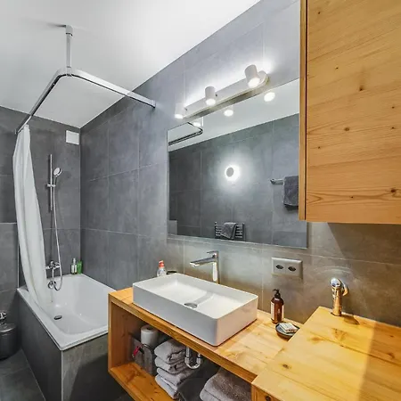 アパート In The Heart Of Crans, Fireplace And Parking *